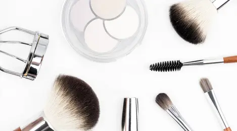 Beda Alat Makeup Beda Pula Cara Membersihkannya, Simak Penjelasannya di Sini