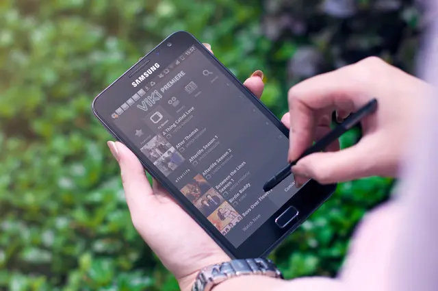 Samsung GALAXY Note memungkinkan kita untuk nonton video tanpa buffering