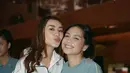 Acara tersebut pun ramai dihadiri oleh rekan selebritinya. Tak terkecuali duo bestie Aaliyah Massaid dan Azizah Salsha. [@aaliyah.massaid].