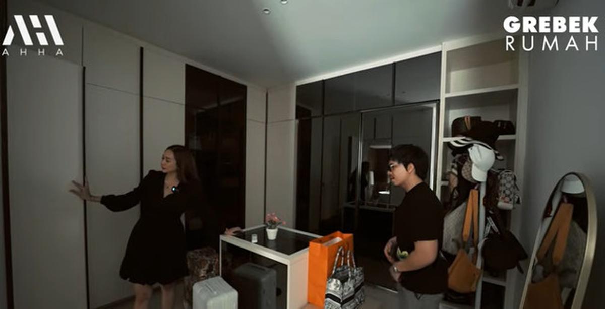 Potret Kamar Tidur Aura Kasih, Simpel dengan Nuansa Serba Putih