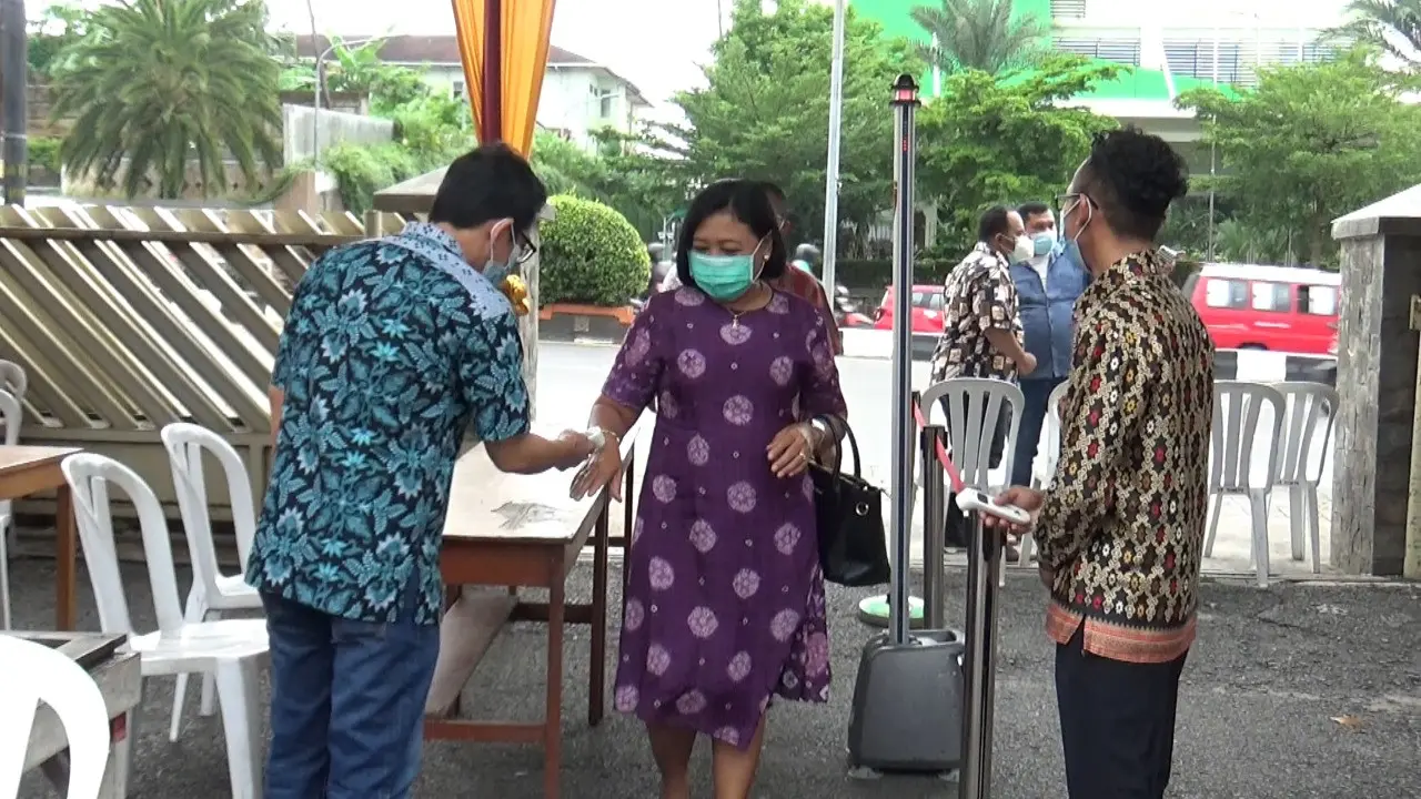 Laksanakan Prokes Cegah Covid-19, Usia Jemaah Misa di Gereja Palembang Dibatasi