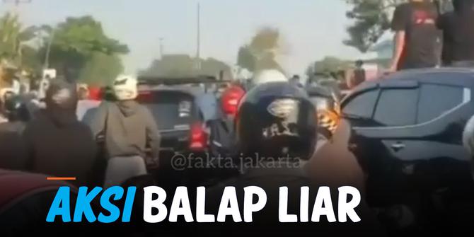 VIDEO: Viral Aksi Balap Liar Sebabkan Kemacetan Panjang