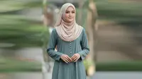 9 Model Gamis Polos ala Baju Kurung Malaysia, Anggun Kesederhanaan dan Tradisi