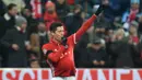 Penyerang Bayern Munchen, Robert Lewandowski, melakukan selebrasi ibu hamil usai membobol gawang Atletico Madrid pada laga Liga Champions di Stadion Alianz Arena, Jerman, Kamis (7/12/2016). Munchen menang 1-0 atas Atletico. (AFP/Christof Stache)