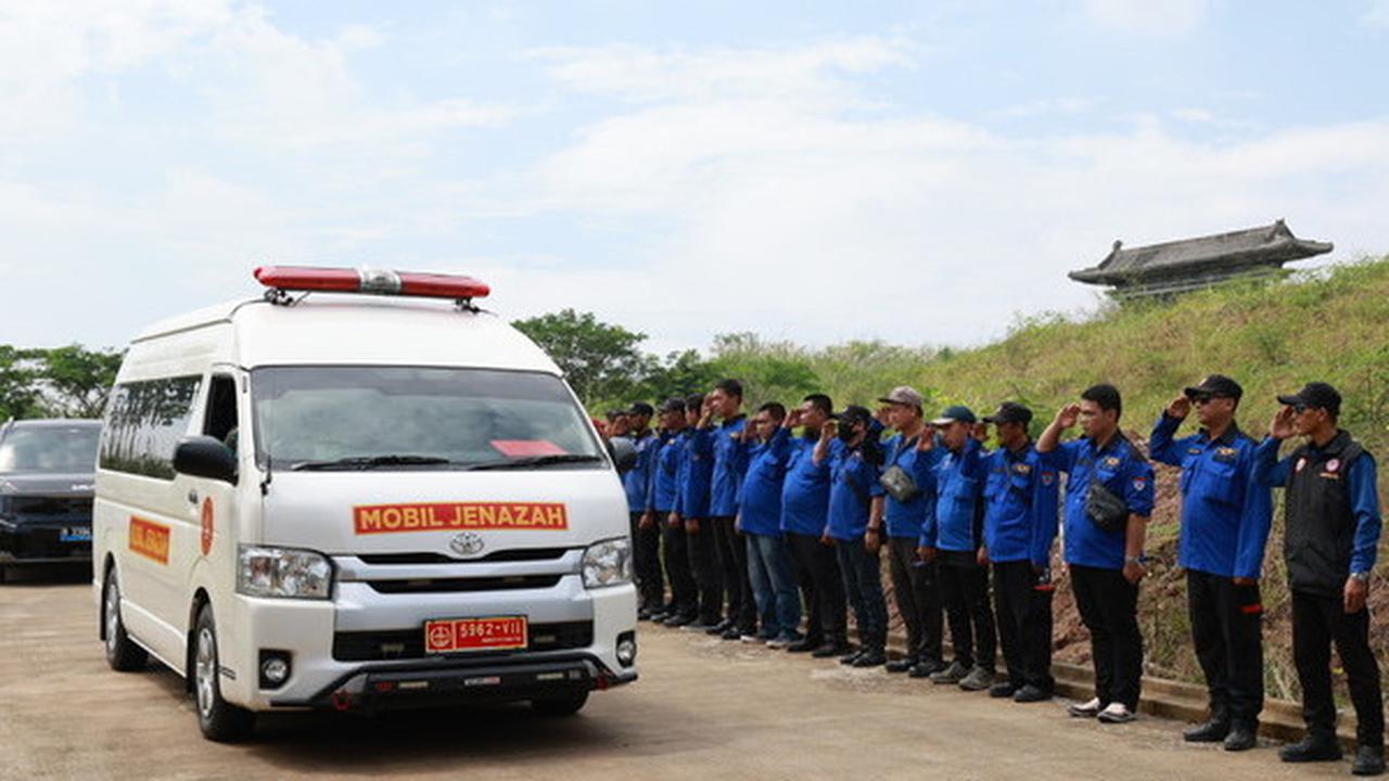 Penuh Haru, Momen Tabur Bunga Penuh Air Mata di Pemakaman Hotma Sitompul