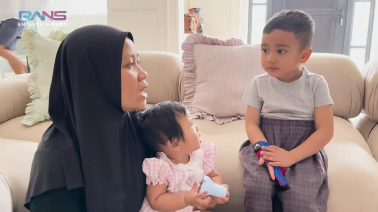 Begini Cara Sus Rini Agar Rayyanza Mau Tampil di Atas Panggung, Semakin Percaya Diri & Tak Takut Bertemu Banyak Orang