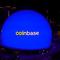 Kampanye "Everybody Coinbase" ditayangkan di Exosphere milik Sphere pada tanggal 8 Februari 2026. (AP)