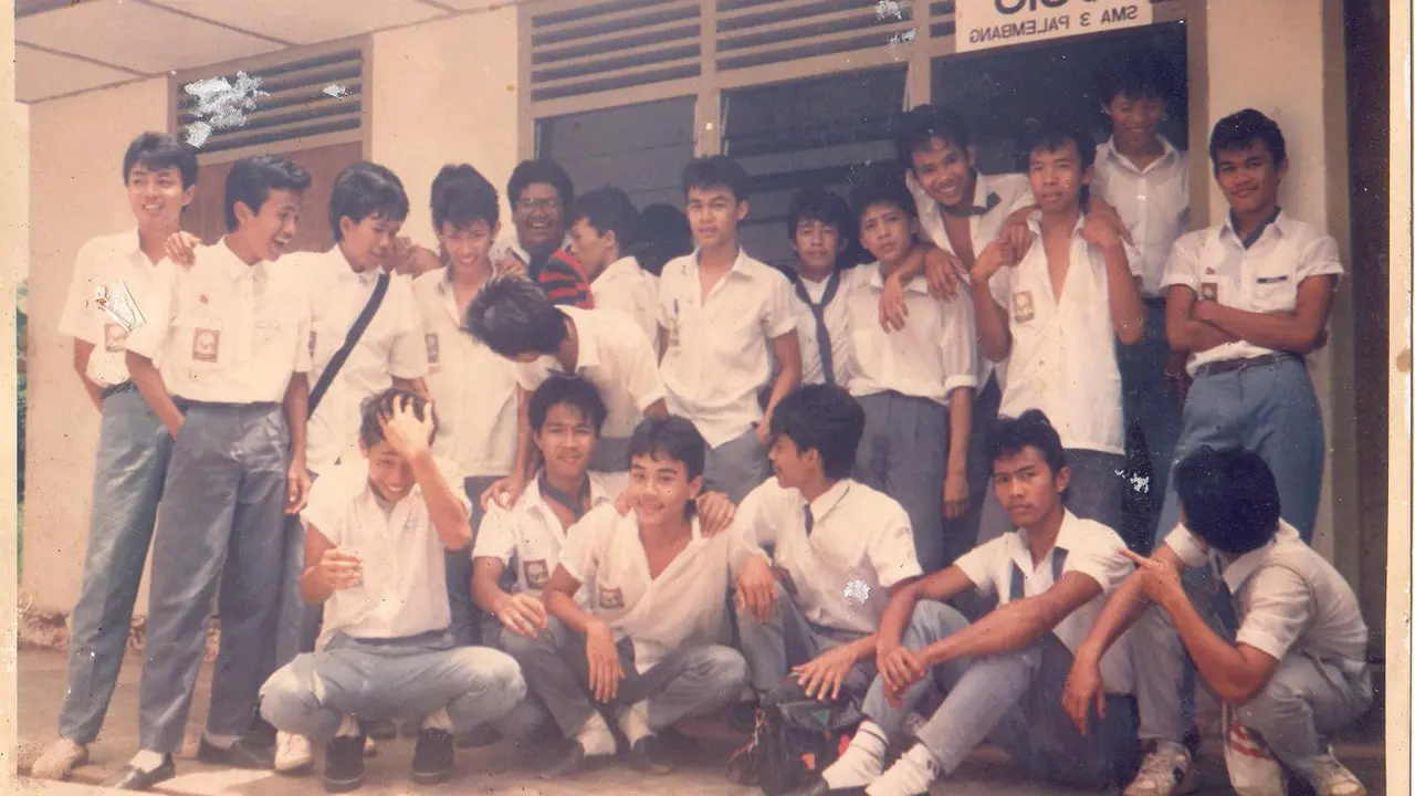 29 Foto Kocak Orang Kekinian Dengan Gaya Masa Lalunya [2]
