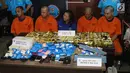 Sejumlah tersangka dan barang bukti dihadirkan saat rilis di Kantor BNN, Jakarta, Selasa (22/5). BNN berhasil mengungkap dua jaringan sindikat narkoba di Aceh dan Pekanbaru. (Liputan6.com/Arya Manggala)