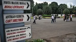 Warga saat berkunjung pada hari perdana uji coba pembukaan Monumen Nasional (Monas), Jakarta Pusat, Kamis (16/6/2022). Pasca ditutup sejak 2020 akibat pandemi Covid-19, Pemerintah Provinsi DKI Jakarta melakukan uji coba pembukaan kawasan wisata Monas secara bertahap dan terbatas yang dimulai dari kawasan luar tugu. (merdeka.com/Iqbal S Nugroho)