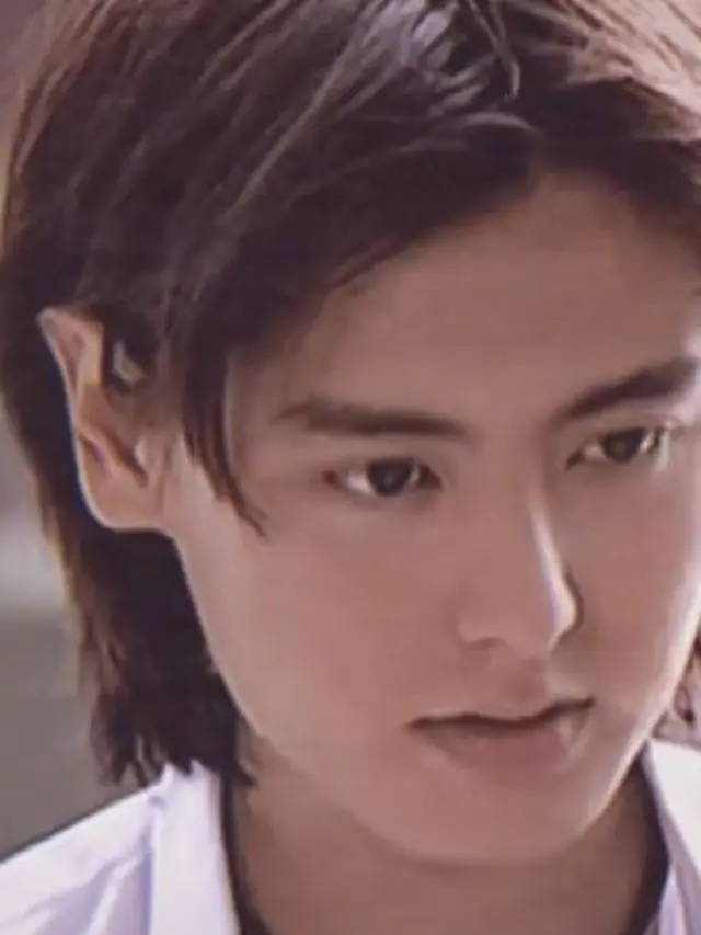6 Potret Lawas Roger Danuarta di Awal Karier, Disebut Mirip Idol K-Pop