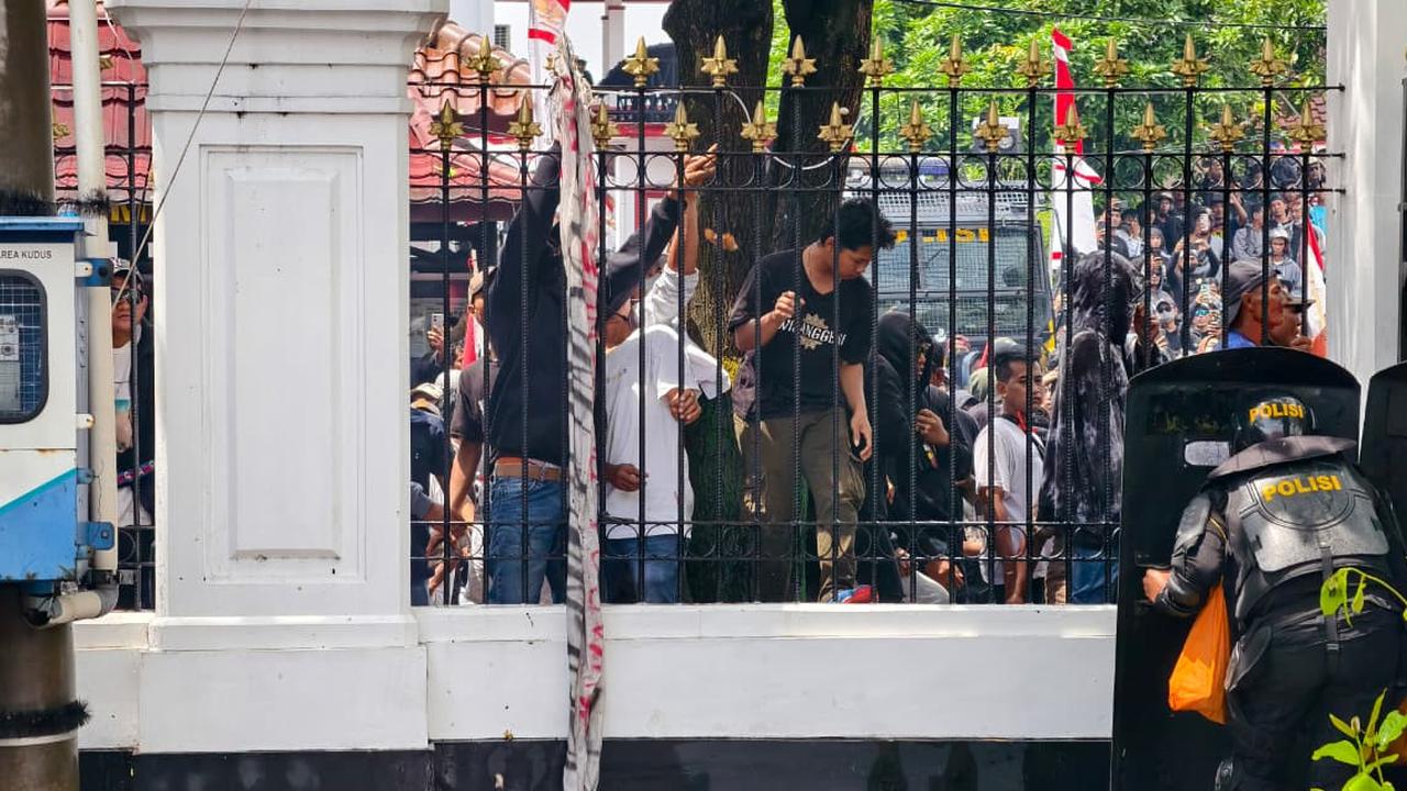 Demo di Pati Memanas, Massa Tuntut Bupati Sudewo Mundur Diduga Disusupi Provokator