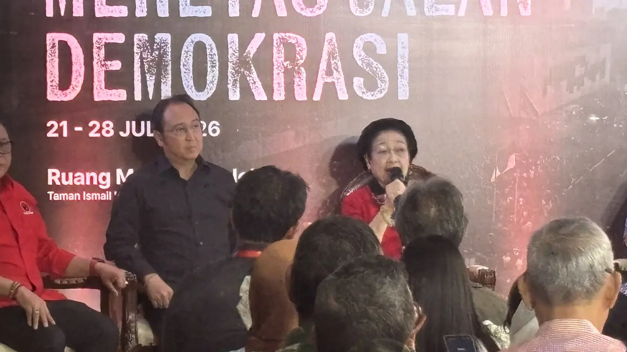 Presiden ke-5 RI Megawati Soekarnoputri saat berpidato dalam peringatan 30 tahun Peristiwa Kudatuli di Taman Ismail Marzuki, Cikini, Jakarta Pusat, Selasa (21/7/2026). (Liputan6.com/Ady Anugrahadi)