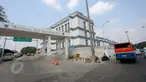 Sejumlah angkutan umum melintas di Terminal Bus Rawamangun, Jakarta, Jumat (29/5/2015). Kondisi Terminal Bus Rawamangun saat ini belum bisa dimasuki oleh bus-bus AKAP yang berukuran besar. (Liputan6.com/Faizal Fanani)