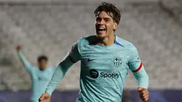 Pemain Barcelona, Marc Guiu melakukan selebrasi setelah mencetak gol ke gawang Royal Antwerp pada laga lanjutan Grup H Liga Champions 2023/2024 di Bosuilstadion, Antwerp, Belgia, Kamis (14/12/2023) dini hari WIB. Gol tersebut merupakan gol perdana Marc Guiu di Liga Champions bersama Barcelona. (AP Photo/Geert Vanden Wijngaert)