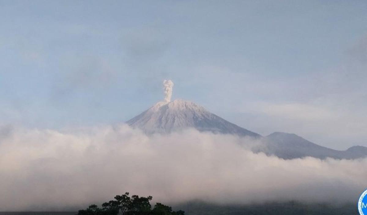 "Justru yang berbahaya kalau tidak erupsi setiap hari, karena ada endapan magma yang dimungkinkan akan terjadi letusan yang cukup besar," kata Yudi . <br>
