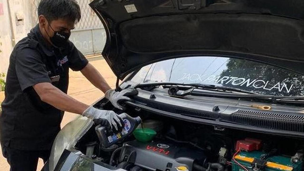 Silakan memperendahkan dongkrak mobil
