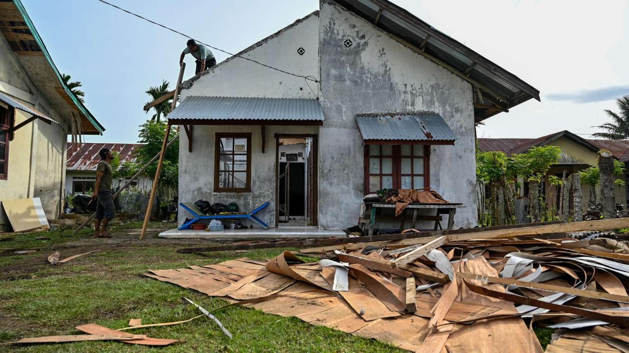 Rumah warga di Aceh Besar hancur akibat terjangan angin kencang