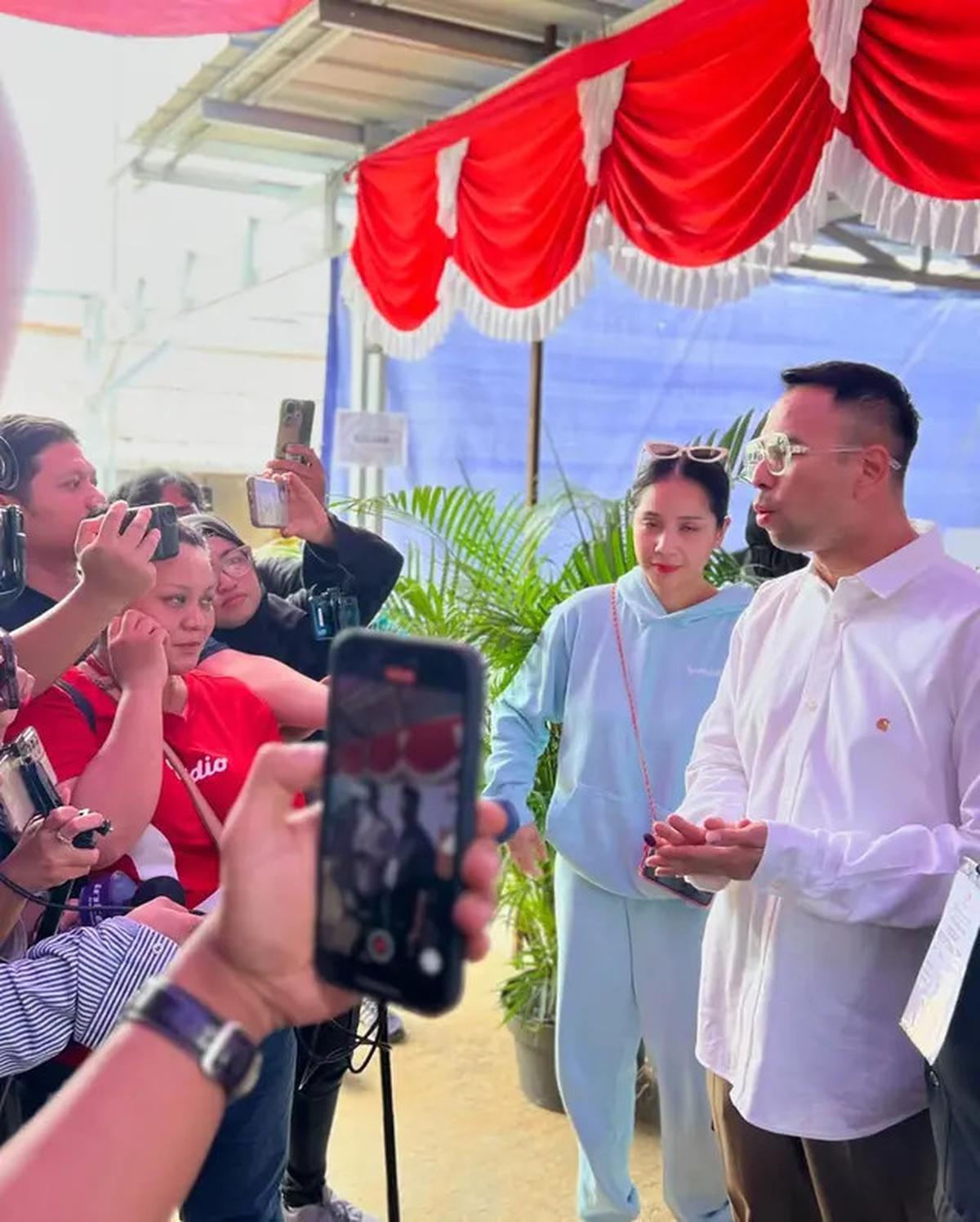 6 Potret Raffi Ahmad dan Nagita Slavina Nyoblos di TPS Pilkada 2024, Berharap Pesta Demokrasi Damai