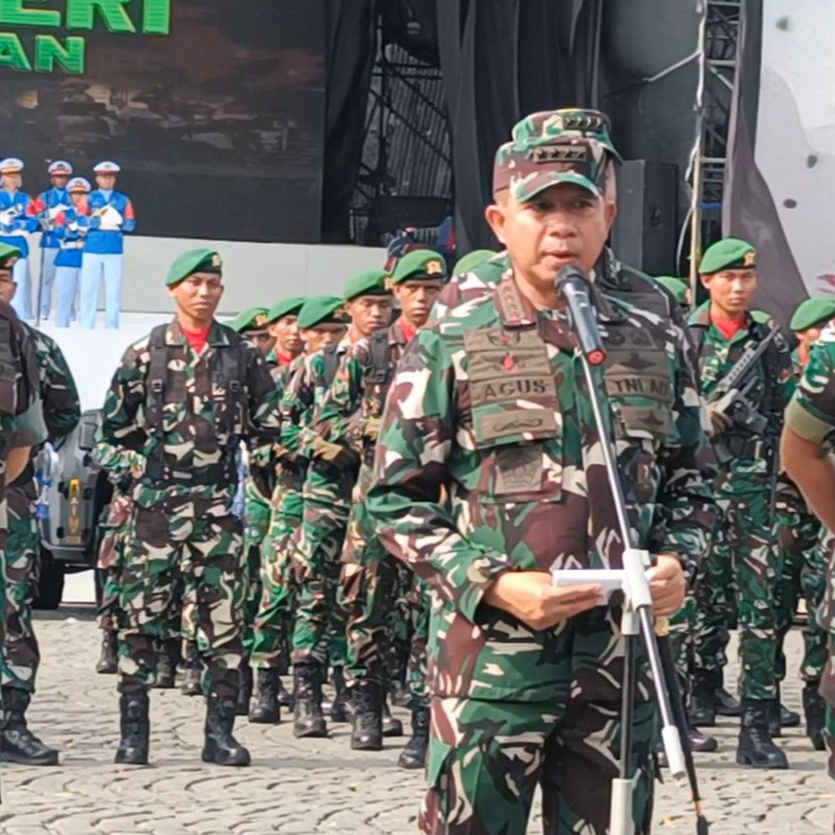 Panglima TNI Jenderal TNI Agus Subiyanto di Monumen Nasional (Monas), Jakarta.