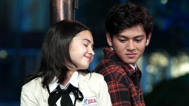 Sinopsis Dari Jendela Smp Episode Ke 485 Tayang Di Sctv Selasa 27 Juli 2021 Santi Curhat Pada Rafi Soal Roni Showbiz Liputan6 Com