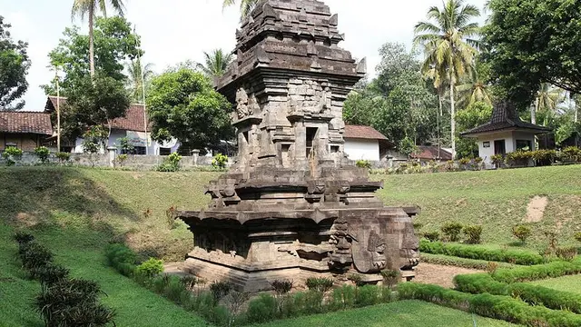 Ilustrasi Candi Sawentar