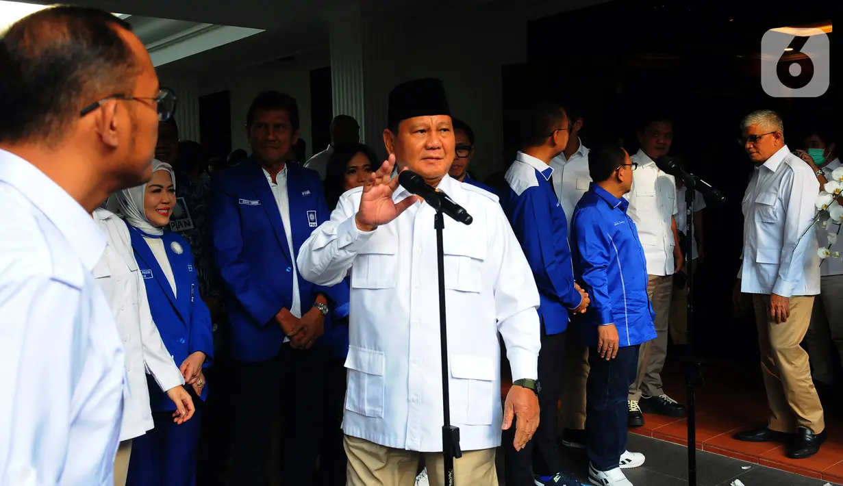 Sebelum bertemu dengan Prabowo, Zulkifli Hasan mengungkapkan partainya bersama Golkar dan PPP yang tergabung dalam Koalisi Indonesia Bersatu (KIB) akan berusaha membuat koalisi kebangsaan atau yang dianggap kini jadi koalisi besar yang melibatkan koalisi Indonesia Raya (Gerindra dan PKB) serta PDI Perjuangan (PDIP). (merdeka.com/Imam Buhori)