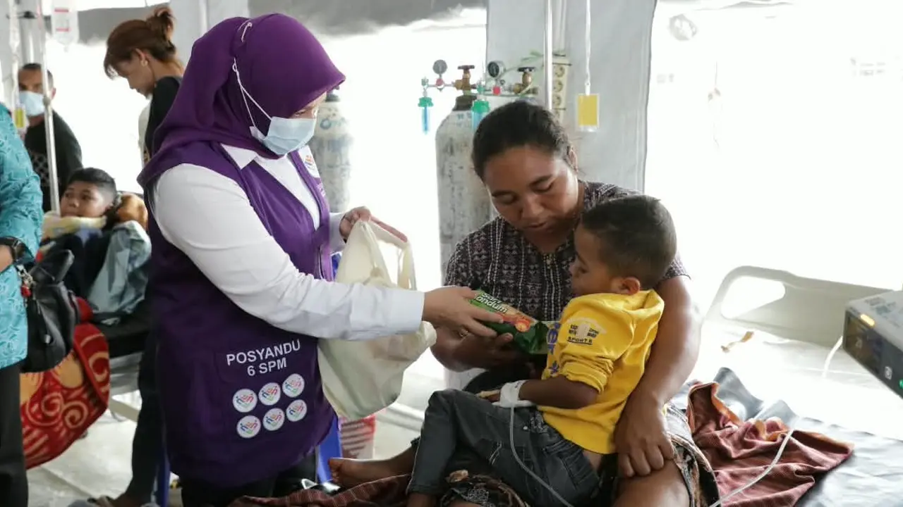 Plt Sekretaris Umum TP Posyandu Pusat, Safriati Safrizal mengunjungi  Rumah Sakit Umum Daerah (RSUD) Ruteng, Kabupaten Manggarai.