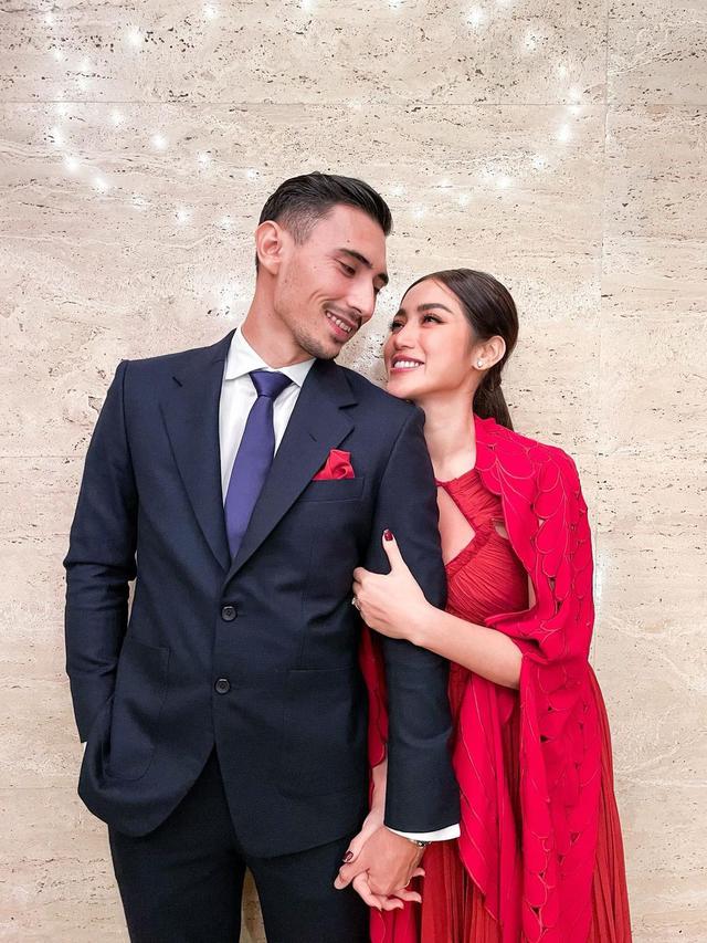 Tampil Menawan, Ini 7 Potret Jessica Iskandar dan Vincent Verhaag Kondangan Bareng