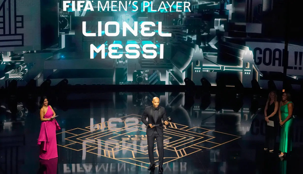 Messi memenangi penghargaan itu untuk ketiga kalinya, namun bintang 36 tahun itu merupakan sosok kejutan sebab Erling Haaland juga banyak memberi kontribusi untuk kesuksesan Manchester City. Penghargaan itu hanya mencakup periode setelah Messi memimpin Argentina menjuarai Piala Dunia pada Desember 2022 sampai Agustus 2023. (AP Photo/Kirsty Wigglesworth)