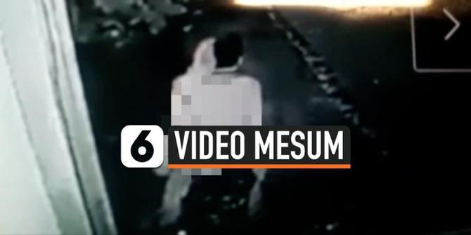 VIDEO: Viral, Aksi Mesum di Pinggir Jalan di Atas Motor Terekam CCTV