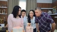 8 Potret Perayaan Ultah ke-14 Amora Lemos, Meriah Bersama Keluarga dan Sahabat