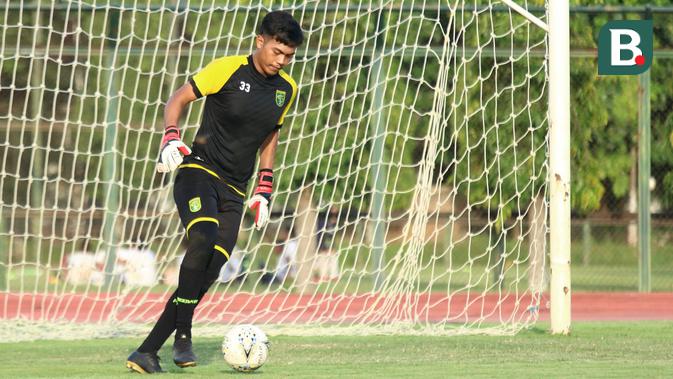 piala presiden 2022: 3 pengganti ernando ari sutaryadi di persebaya jika hengkang atau cedera
