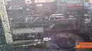 Tiang lampu jalan di depan Mal Senayan City rubuh.

Foto : Spiderio