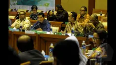 Presiden Direktur PT. Freeport Indonesia, Maroef Sjamsoeddin saat rapat dengan anggota Komisi VII DPR di Kompleks Parlemen, Senayan, Jakarta, Selasa (27/1/2015).(Liputan6.com/Andrian M Tunay)