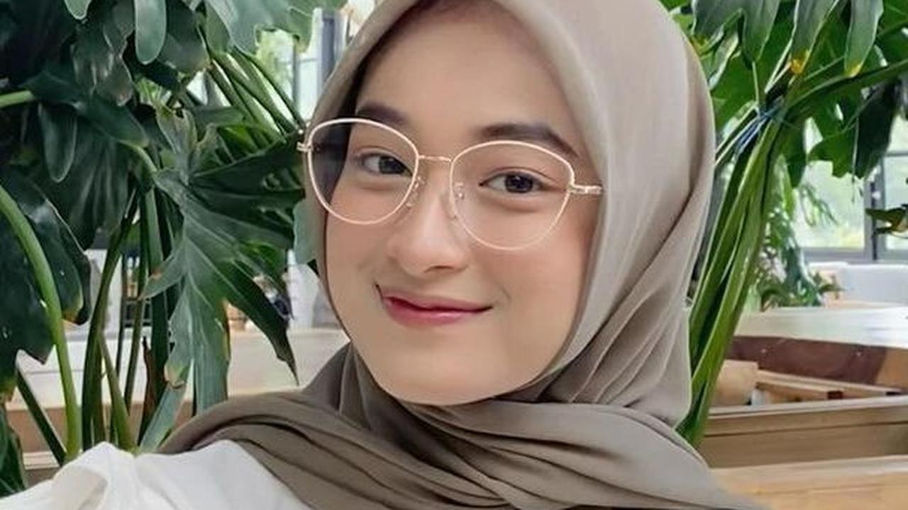 Kacamata Cat Eye, Mudah Dipadukan dengan Berbagai Hijab