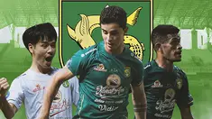 Keberhasilan Persebaya Surabaya menembus peringkat kelima dalam klasemen akhir BRI Liga 1 2021/2022 tentunya tak lepas dari peran para pemain andalannya. Namun akibat ketidakcocokan kontrak baru dan masalah keluarga, Bajul Ijo harus rela melepas 4 pemain berikut. (Bola.com/Adreanus Titus)