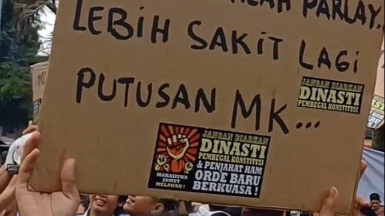 FOTO: Ratusan Mahasiswa di Medan Unjuk Rasa Tolak Politik Dinasti