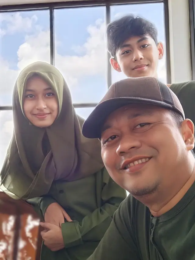 Agung Malik Happy dan kedua anaknya. (Foto: Koleksi Pribadi Agung Malik Happy)