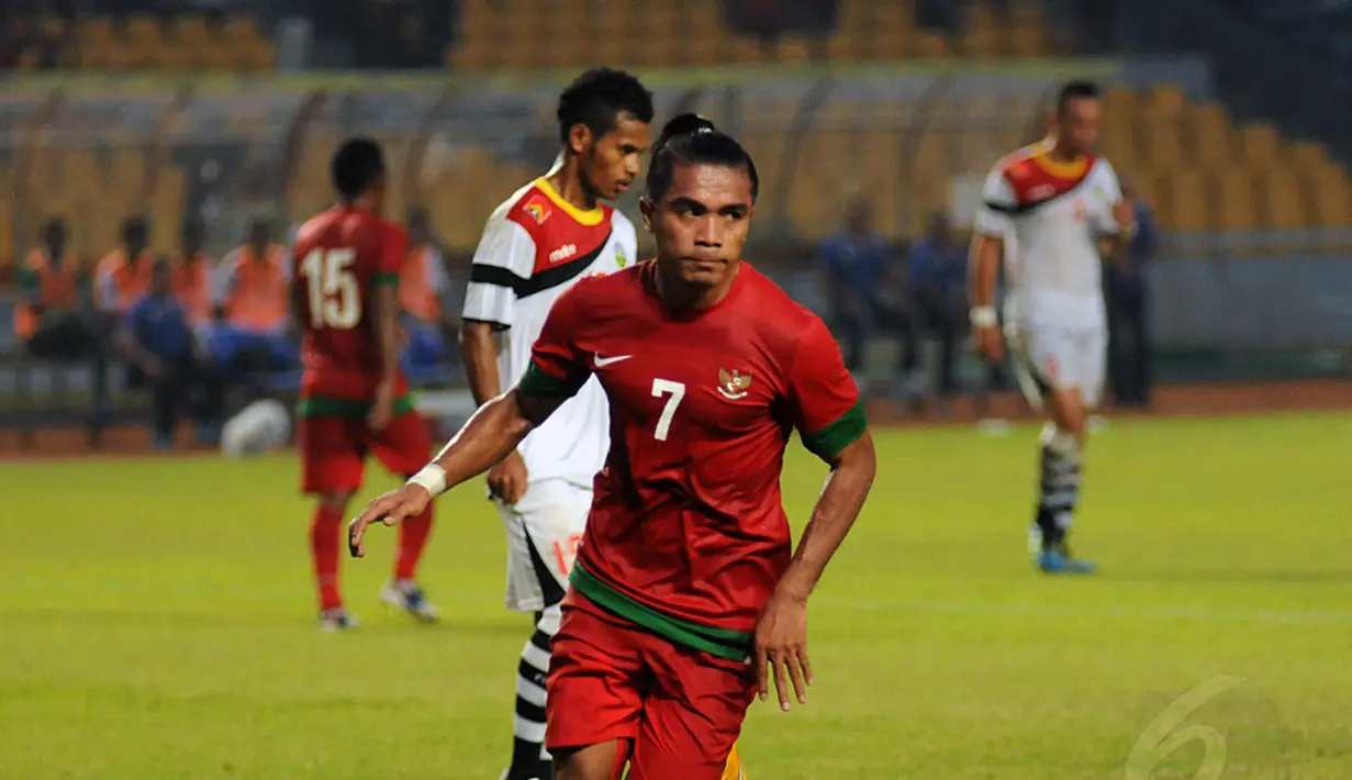 Selebrasi Zulham Manik Zamrun usai menjebol gawang Timor Leste di Stadion GBK Jakarta, Selasa (11/11/2014). (Liputan6.com/Helmi Fithriansyah)