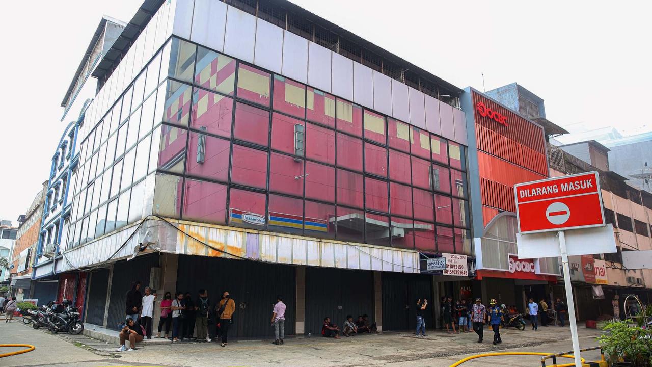 Suasana Glodok Plaza pascakebakaran dahsyat