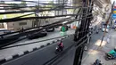Selain itu juga dapat membahayakan keselamatan pejalan kaki maupun pengendara yang melintas. (Liputan6.com/Johan Tallo)