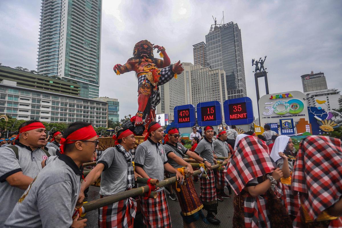 FOTO: Pawai Ogoh Ogoh Semarakkan Jakarta Jelang Hari Raya Nyepi