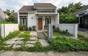 Mengatasi Rumput Liar yang Menjalar ke Halaman Rumah, Ini 7 Cara Efektifnya