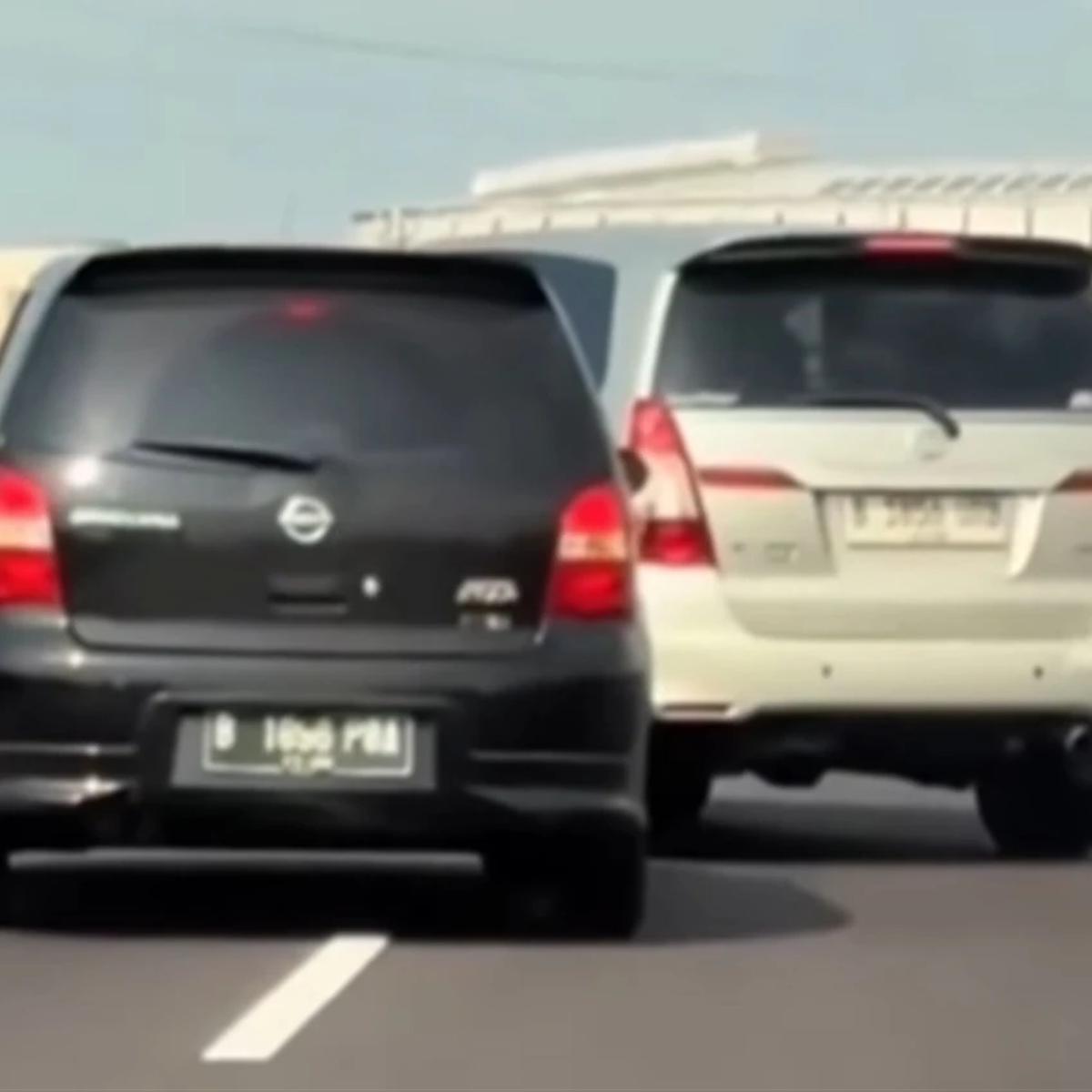 Grand Livina dan Kijang Innova Senggolan di Tol Dalam Kota