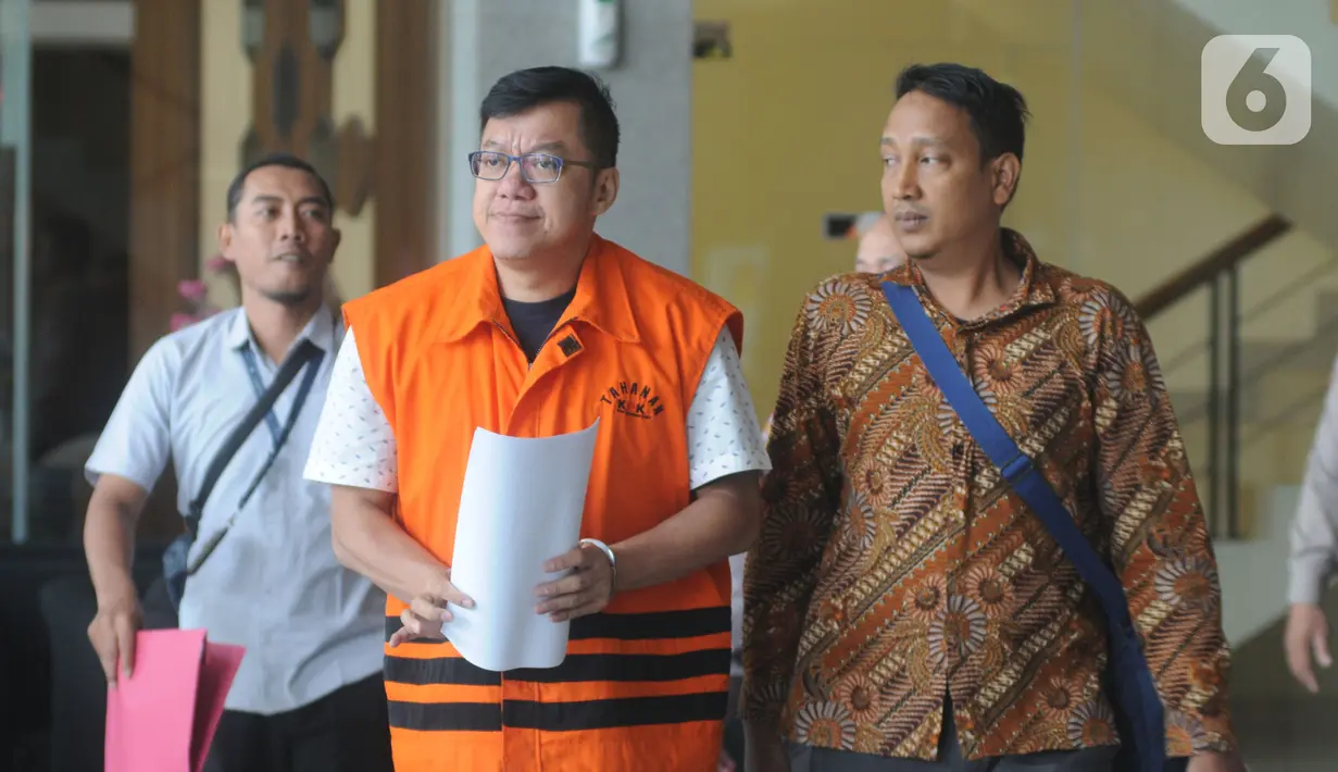 Pemegang saham Mayoritas PT BEP, David Manibui usai menajalani pemeriksaan penyidik di Geding KPK, Jakarta, Selasa (22/10/2019). David diperiksa terkait kasus dugaan suap pengadaan pekerjaan peningkatan jalan Kemiri-Depapre di Kabupaten Jayapura pada APBD-P Pemerintah Provinsi Papua TA 2015. (merdek