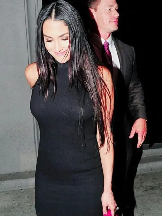 Bahkan John Cenna pun berjanji untuk mengambil kelas dansa demi momen spesialnya. (instagram/thenikkibella)