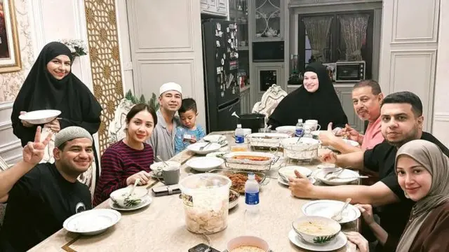Momen Raffi Ahmad dan Nagita Slavina Ikut Sahur di Rumah Fadil Jaidi. (instagram/raffinagita1717)