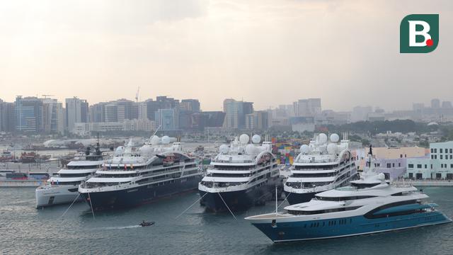 Kapal Laut Bersandar di Port Doha