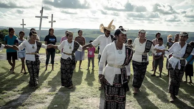 Women From Rote Island